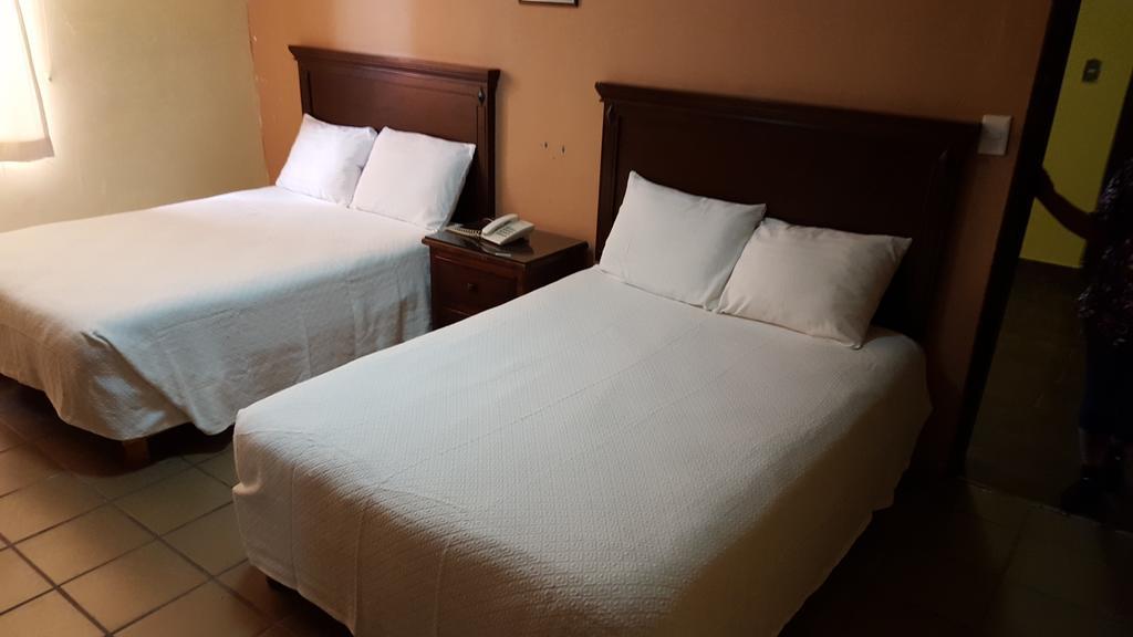 Hotel La Posta مونكلوفا الغرفة الصورة
